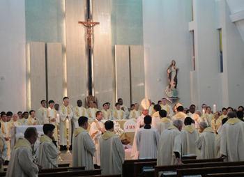 2012年司鐸日主教和神父行擁抱禮